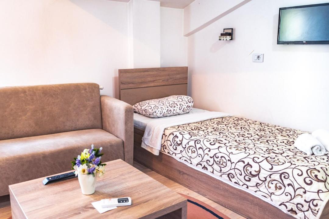 Hotel Zeleni Vir Ni Extérieur photo