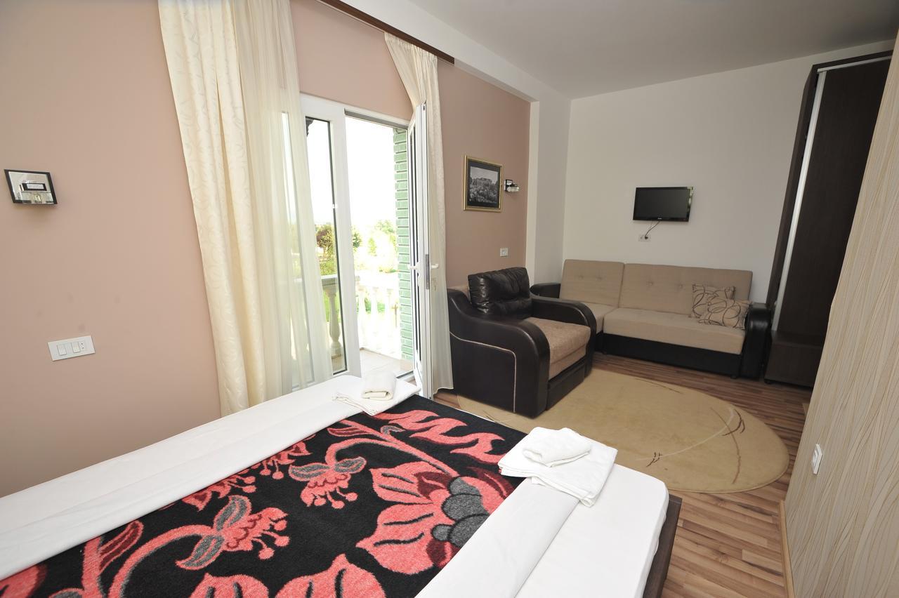 Hotel Zeleni Vir Ni Extérieur photo