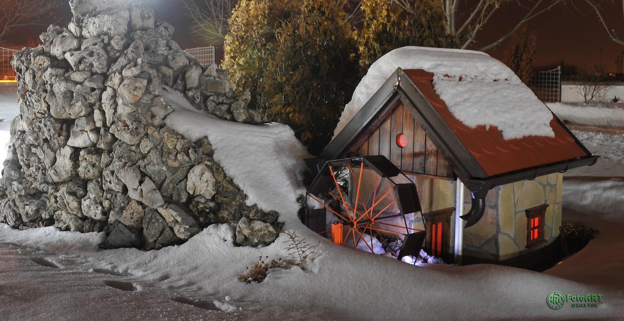 Hotel Zeleni Vir Ni Extérieur photo